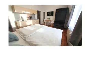 Ein Bett oder Betten in einem Zimmer der Unterkunft Good Stay Aparthotel mit kostenlosen Parkplätzen