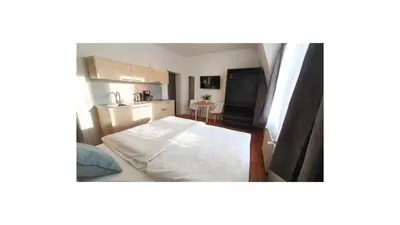 Ein Bett oder Betten in einem Zimmer der Unterkunft Good Stay Aparthotel mit kostenlosen Parkplätzen