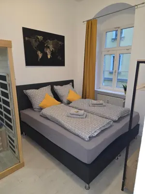 Ein Bett oder Betten in einem Zimmer der Unterkunft WohnTraum zur alten Post, Sauna, Altstadt