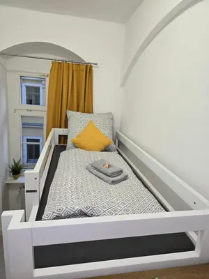 Ein Bett oder Betten in einem Zimmer der Unterkunft WohnTraum zur alten Post, Sauna, Altstadt