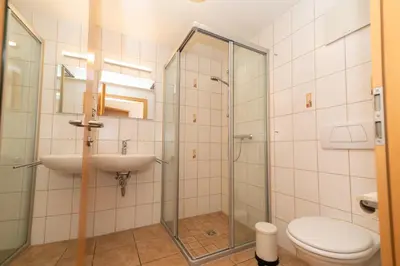 Ein Badezimmer in der Unterkunft Pension HOFZWANZIG Dresden-Laubegast