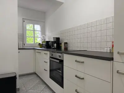 Küche/Küchenzeile in der Unterkunft Modernes Familienapartment mit Parkplatz nahe Großer Garten