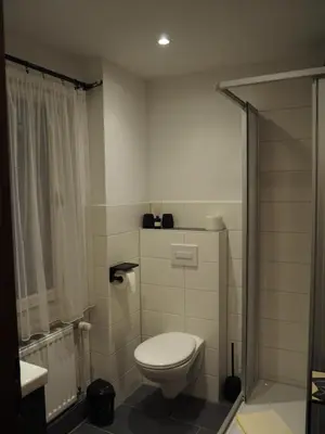 Ein Badezimmer in der Unterkunft Piroska Pension