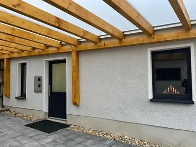 Das Gebäude in dem sich das Ferienhaus befindet