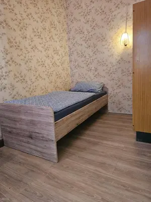 Ein Bett oder Betten in einem Zimmer der Unterkunft Unterkunft für Familien, Montagen arbeiter, und und und, Sweet Home