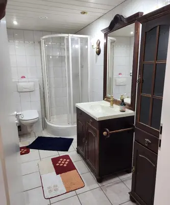 Ein Badezimmer in der Unterkunft SJ Apartment