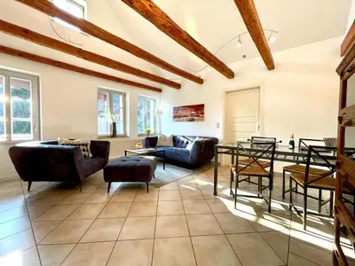 Ein Sitzbereich in der Unterkunft Villa Monsei - das Herzstück in Bad Schandau, top Lage, modern, mit Parkplatz!