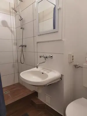 Ein Badezimmer in der Unterkunft 2 Bett Monteurwohnung in Zeithain