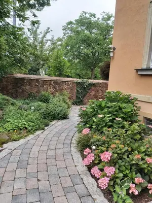 Ein Garten an der Unterkunft Villa Tini
