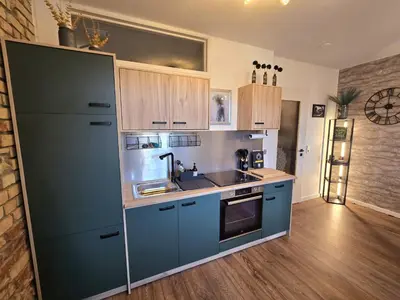 Küche/Küchenzeile in der Unterkunft Einmaliges City Apartment über den Dächern der Neustadt - Fifty Shades of Green