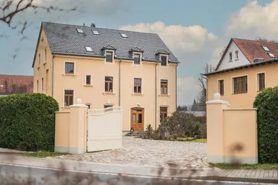 Das Gebäude in dem sich die Ferienwohnung befindet