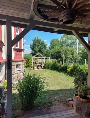 Ein Garten an der Unterkunft Gästehaus Wagner