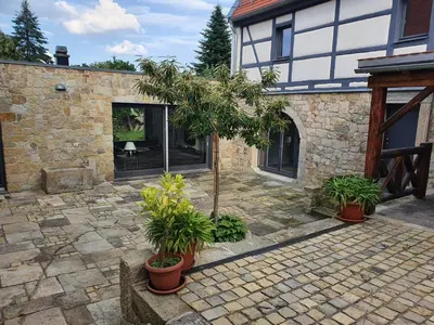 Ein Garten an der Unterkunft Friedrichs Kleines Haus