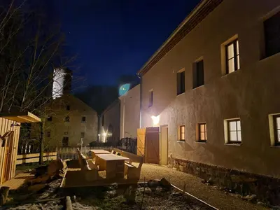 Das Gebäude in dem sich das Ferienhaus befindet