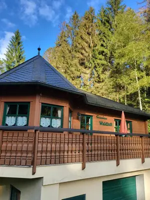 Das Gebäude in dem sich die Ferienwohnung befindet
