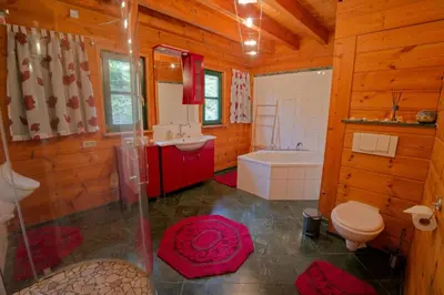 Ein Badezimmer in der Unterkunft Falkenstein Hütten Haus Waldluft