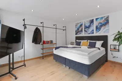 Ein Bett oder Betten in einem Zimmer der Unterkunft Hochwertiger ausgestatteter Bungalow für 8 Personen, 3 Schlafzimmer, 2 Parkplätze, WLAN
