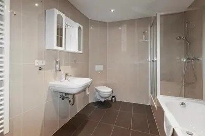 Ein Badezimmer in der Unterkunft Hochwertiger ausgestatteter Bungalow für 8 Personen, 3 Schlafzimmer, 2 Parkplätze, WLAN