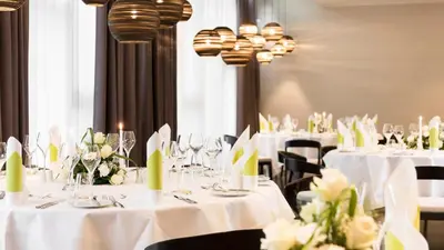 Ein Restaurant oder anderes Speiselokal in der Unterkunft Holiday Inn Dresden - Am Zwinger by IHG