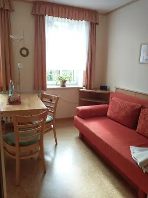 Ein Sitzbereich in der Unterkunft Haus Waldesheim