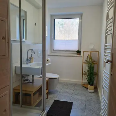 Ein Badezimmer in der Unterkunft Ferienwohnung Liliensteinblick am Elberadweg