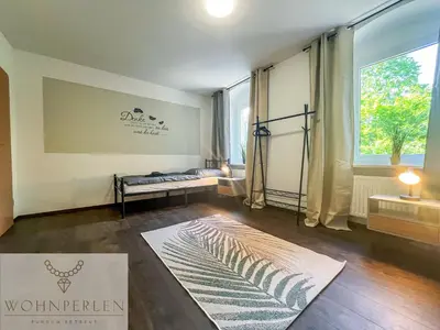 Ein Bett oder Betten in einem Zimmer der Unterkunft MonteurWohnung Wilsdruff App 2