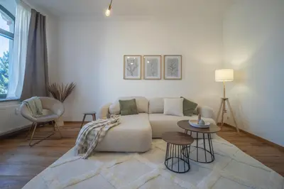 Ein Sitzbereich in der Unterkunft Goethe Palais am Großen Garten, Arbeitsplatz, ruhig, max 6P, Smart-TV, eigener Parkplatz