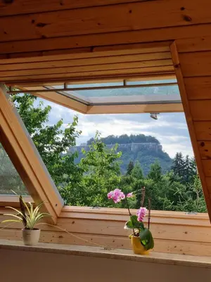 Ein allgemeiner Bergblick oder ein Berglick von der Ferienwohnung aus