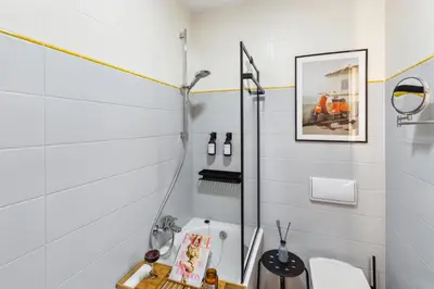 Ein Badezimmer in der Unterkunft Simply Cozy by Simple Pleasures Apartments, Kaßberg, Messenähe, Highspeed WLAN