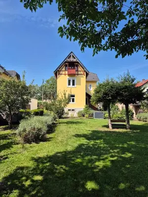 Ein Garten an der Unterkunft Villa Waldzauber
