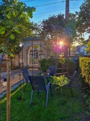 Ein Garten an der Unterkunft Villa Waldzauber