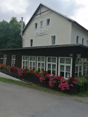 Das Gebäude in dem sich das Gasthaus befindet