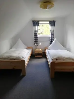 Ein Bett oder Betten in einem Zimmer der Unterkunft Kleines Haus mit Geschichte