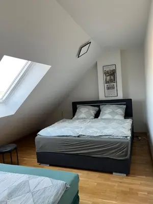 Ein Bett oder Betten in einem Zimmer der Unterkunft Zauberhaftes Apartment in Dresden Neustadt