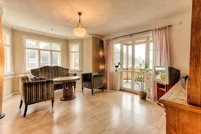 Ein Sitzbereich in der Unterkunft Apartment Schrammsteinblick 2