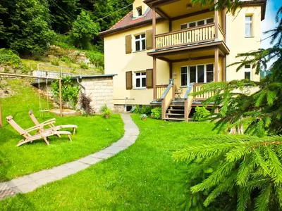 Ein Garten an der Unterkunft Apartment Schrammsteinblick 1