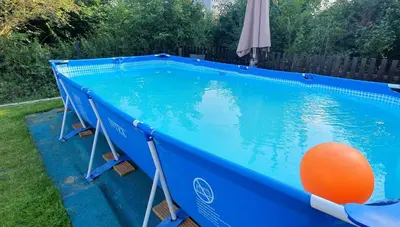 Der Swimmingpool an oder in der Nähe von Haus Dresden, Pool, Garten, Terrasse, familienfreundlich