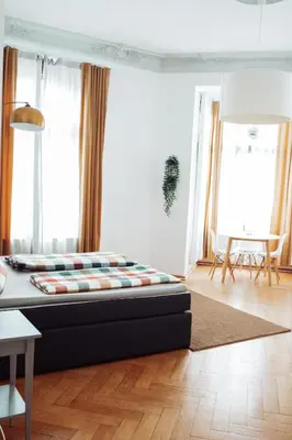 Ein Sitzbereich in der Unterkunft Altbau-Flair, Trendviertel, 2P, WiFi, Modern, Fahrstuhl