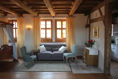 Ein Sitzbereich in der Unterkunft Domherrenhaus Meissen
