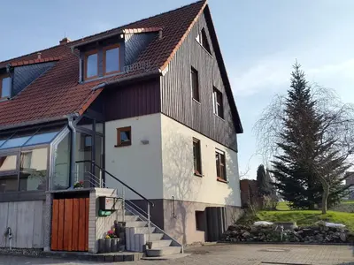 Das Gebäude in dem sich die Ferienwohnung befindet