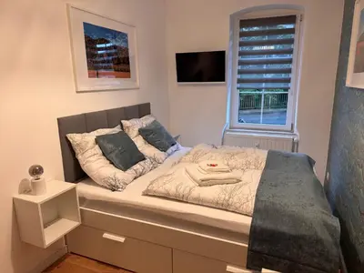 Ein Bett oder Betten in einem Zimmer der Unterkunft Ferienwohnung Lucy - Moderne Ferienwohnung mit kostenlosem Parkplatz, Terrasse, nahe Bad Schandau und Malerweg