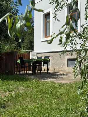 Ein Garten an der Unterkunft Ferienwohnung Schwalbennest1