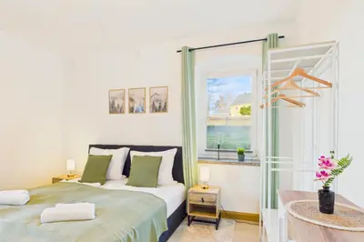 Ein Bett oder Betten in einem Zimmer der Unterkunft Holzkunst & Heimatgefühl FeWo für Familie & Freunde
