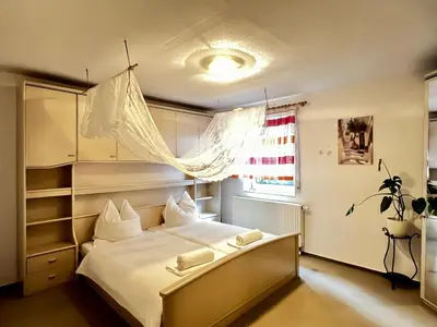 Ein Bett oder Betten in einem Zimmer der Unterkunft Villa L & S - Gemütliche Ferienwohnung im Grünen bei Dresden