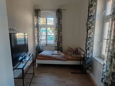 Ein Bett oder Betten in einem Zimmer der Unterkunft Elbe Quartier Meißen TOP MONTEURUNTERKÜNFTE Appartement 5 rechts