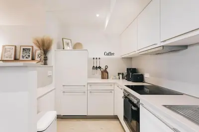 Küche/Küchenzeile in der Unterkunft TIP! Großzügige Ferienwohnung im Herzen der Dresdner Neustadt