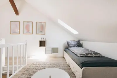 Ein Bett oder Betten in einem Zimmer der Unterkunft TIP! Großzügige Ferienwohnung im Herzen der Dresdner Neustadt
