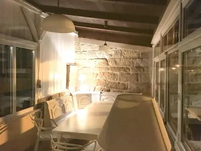 Ein Sitzbereich in der Unterkunft Charmante Ferienwohnung 2 im Schmöllerhäuschen
