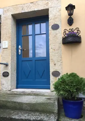 Eine Fassade oder ein Eingang zu Kleines Natursteinapartment 4 für 1 Person