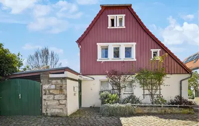 Das Gebäude in dem sich das Ferienhaus befindet